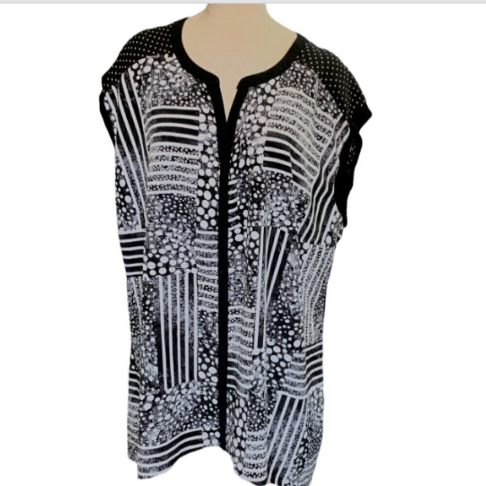 Avenue 26/28 Sleeveless Sharkbite Tunic Top Abstract Black and White Print 17C‎